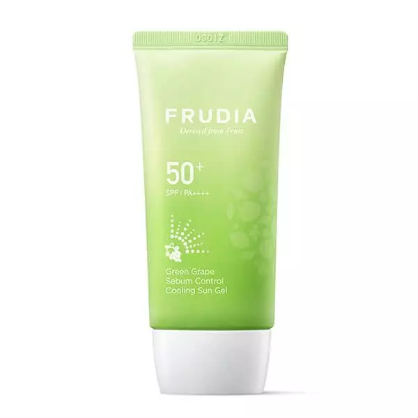 Солнцезащитный гель для жирной кожи Frudia Green Grape Sebum Control Cooling Sun Gel SPF50+/PA ++++